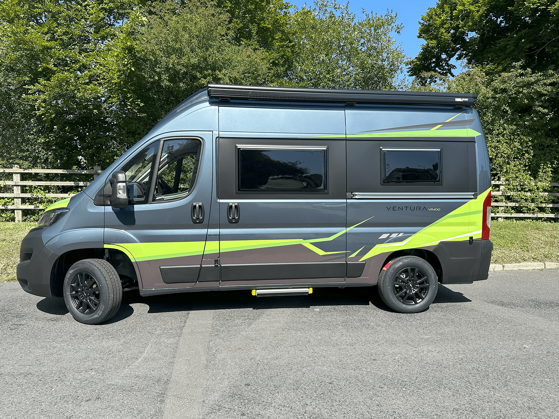 VR400 Demo Black Roof 2