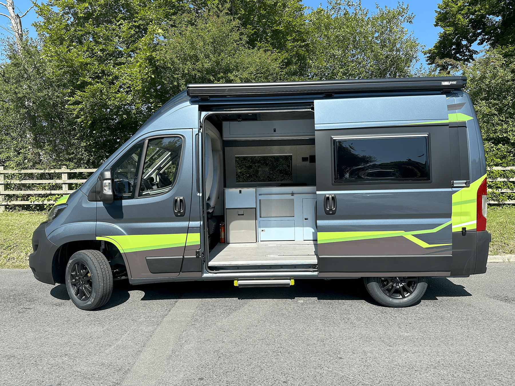 VR400 Demo Black Roof 4